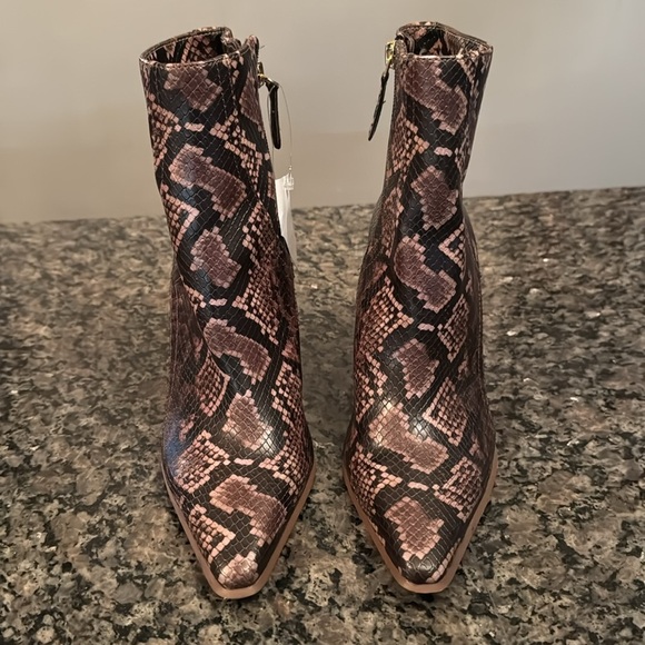 JLO dorindah faux snakeskin boots 8M NWT - Picture 3 of 11